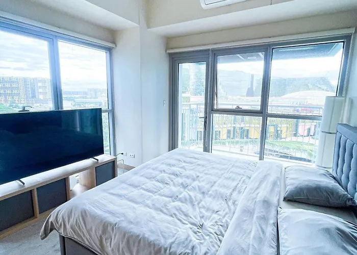 Luxury 2br Corner Near Solaire & Okada Ii Sunset
