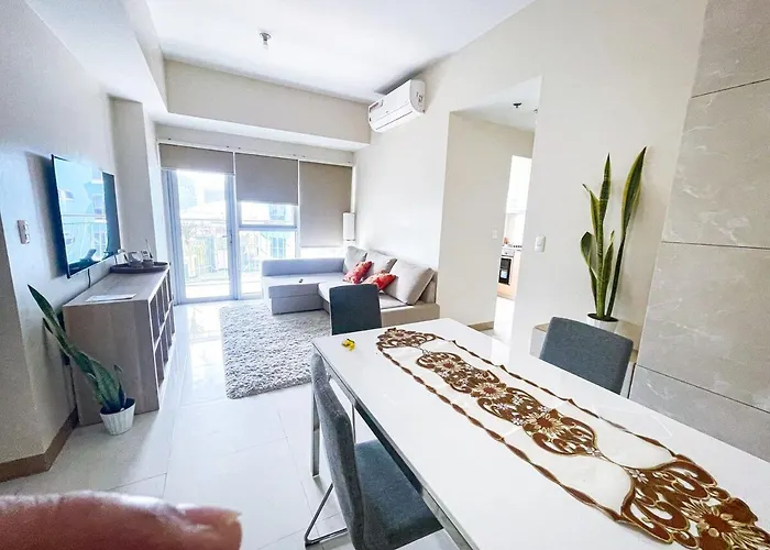 Luxury 2br Corner Near Solaire & Okada Ii Sunset アパート