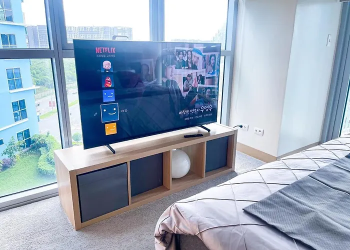 Luxury 2br Corner Near Solaire & Okada Ii Sunset *