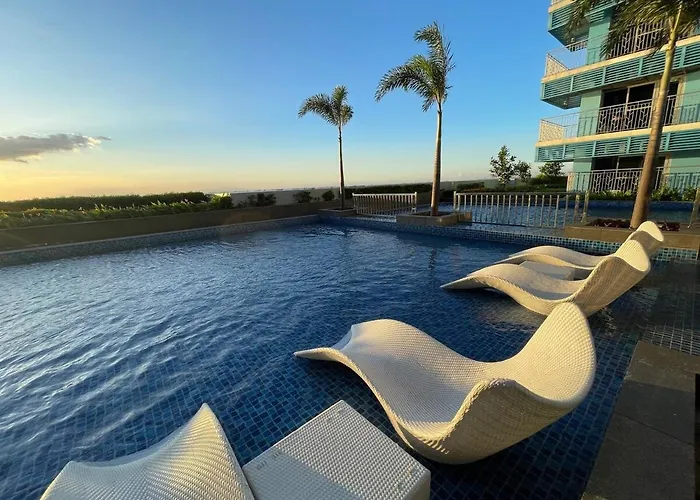 Luxury 2br Corner Near Solaire & Okada Ii Sunset