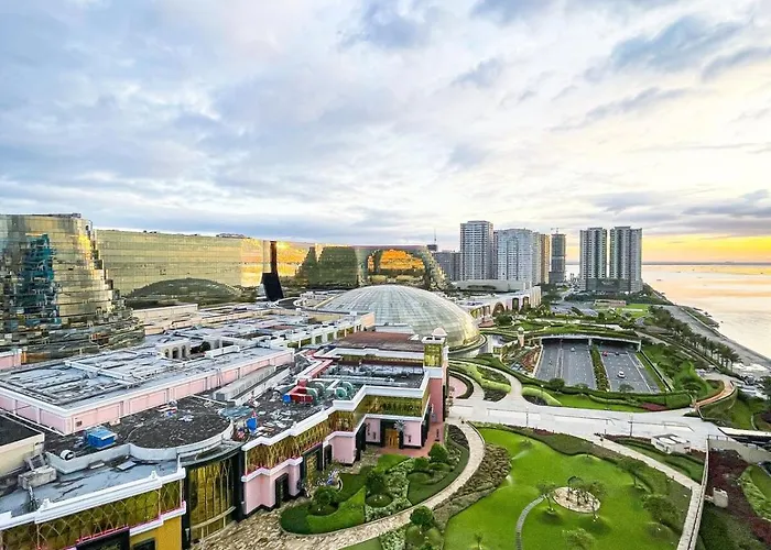 Luxury 2br Corner Near Solaire & Okada Ii Sunset