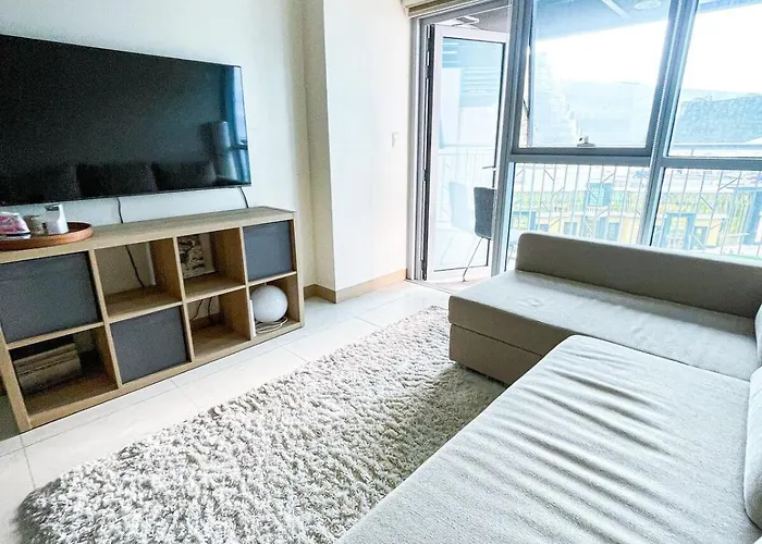 Luxury 2br Corner Near Solaire & Okada Ii Sunset アパート *