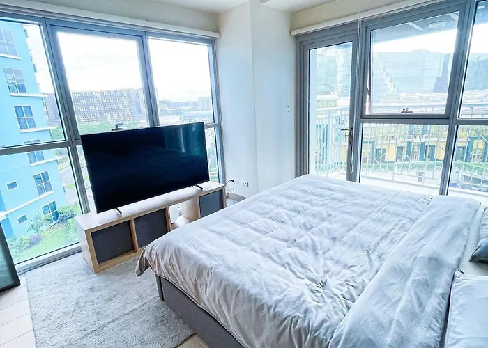 Luxury 2br Corner Near Solaire & Okada Ii Sunset